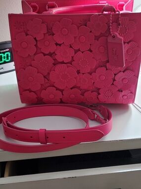 Coach Tea Rose Rouge in Dragonfruit